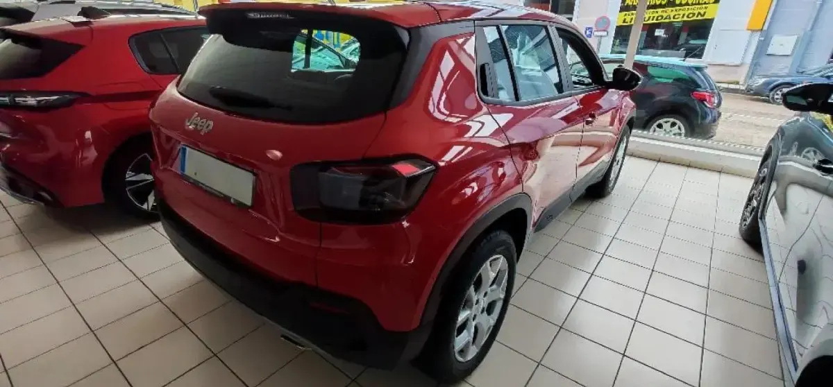 Usado Jeep Avenger Altitude 101 CV (74 kW) 2024 Rojo SUV