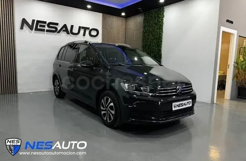 Usado VW Touran Advance 125 CV (91 kW) 2022 Gris / plata Monovolumen