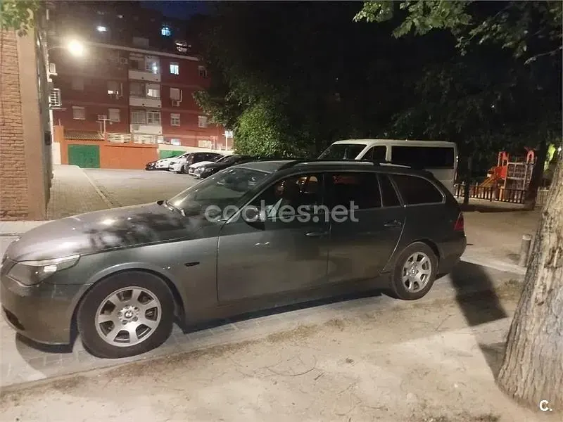 Usado BMW 525 163 CV (119 kW) 2005 Azul Familiar