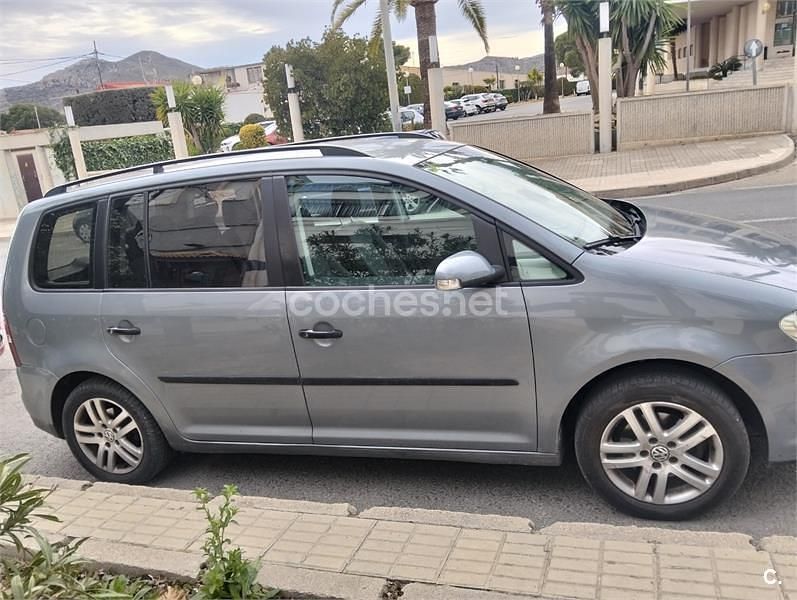 Usado VW Touran Edition 105 CV (77 kW) 2007 Gris / plata Monovolumen