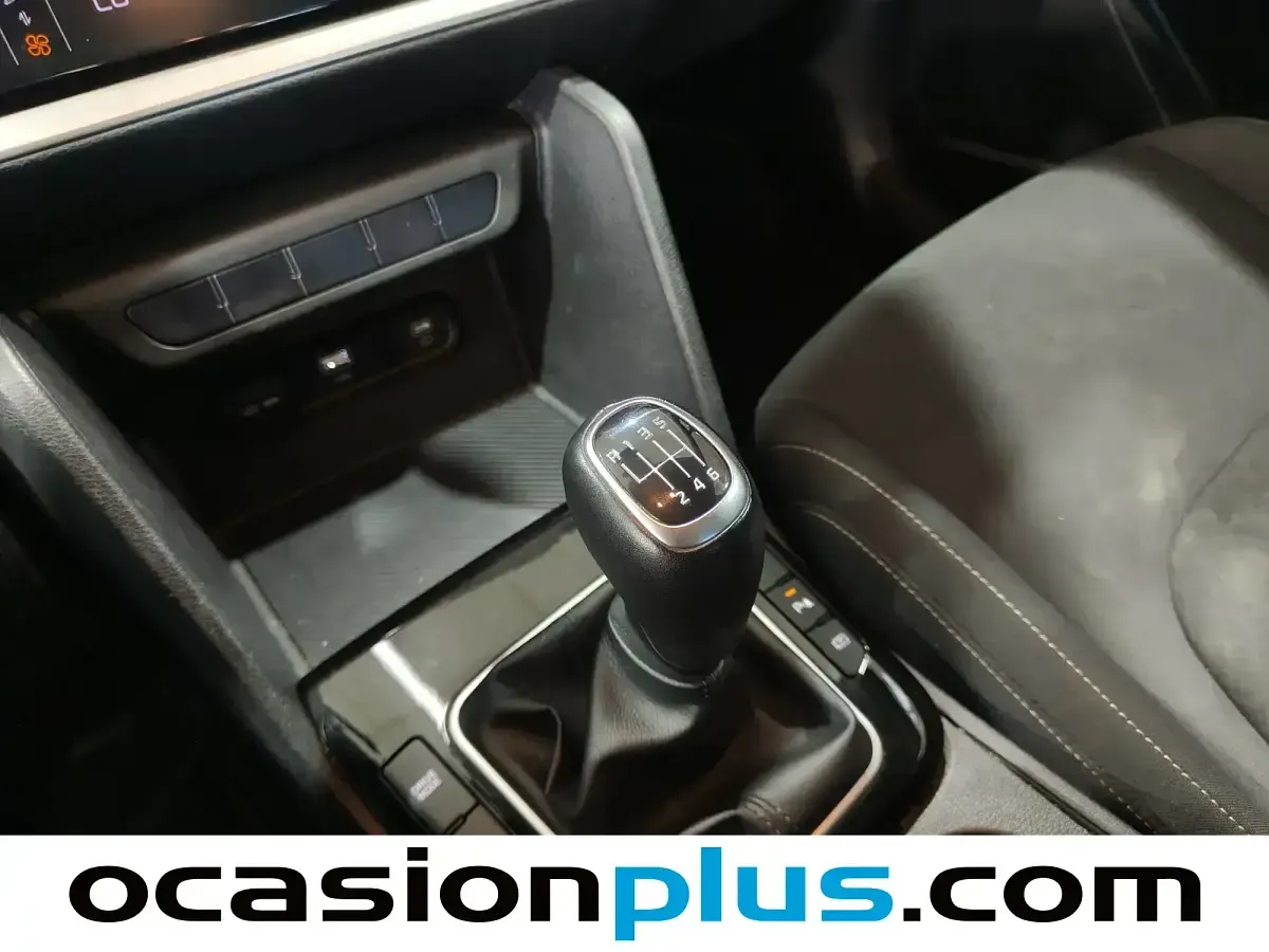Usado Kia Sportage 136 CV (100 kW) 2023 Gris SUV