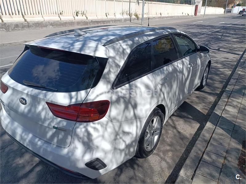 Usado Kia Ceed 136 CV (100 kW) 2021 Blanco Utilitario