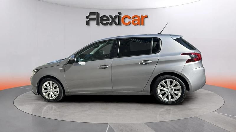 Usado Peugeot 308 Style 131 CV (96 kW) 2020 Gris Utilitario