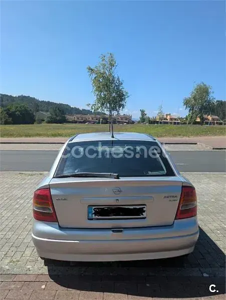 Usado Opel Astra Comfort 82 CV (60 kW) 1999 Gris / plata Berlina