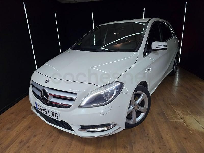 Usado Mercedes B180 122 CV (89 kW) 2012 Blanco Monovolumen