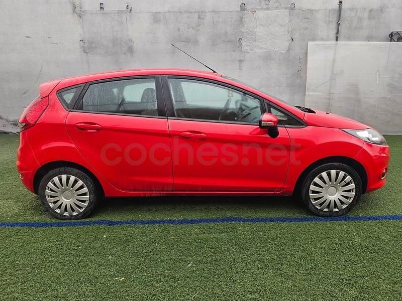 Usado Ford Fiesta Titanium 90 CV (66 kW) 2009 Rojo Utilitario