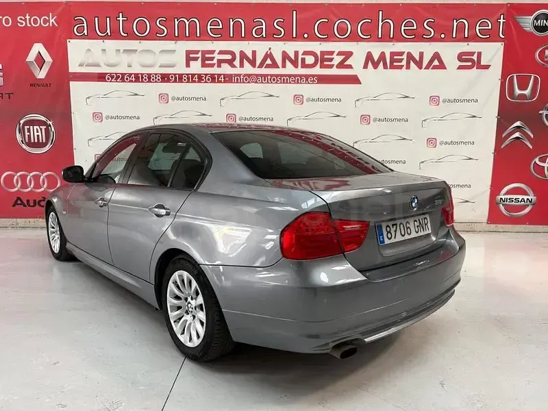 Usado BMW 318 143 CV (105 kW) 2009 Gris / plata Berlina