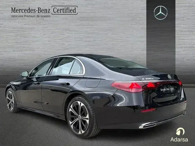 Usado Mercedes E300 313 CV (230 kW) 2025 Negro obsidiana