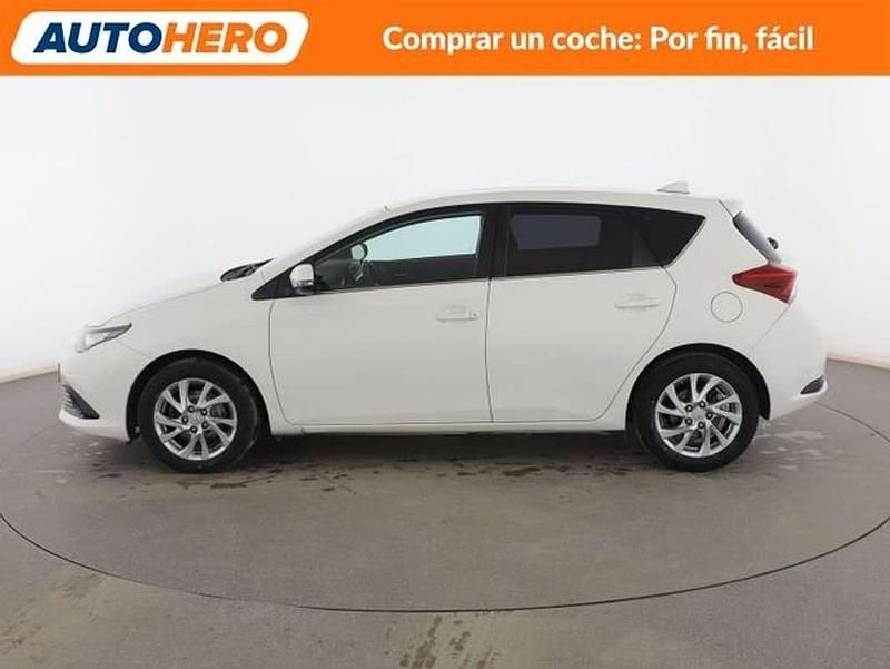 Usado Toyota Auris Active 116 CV (85 kW) 2016 Blanco Berlina