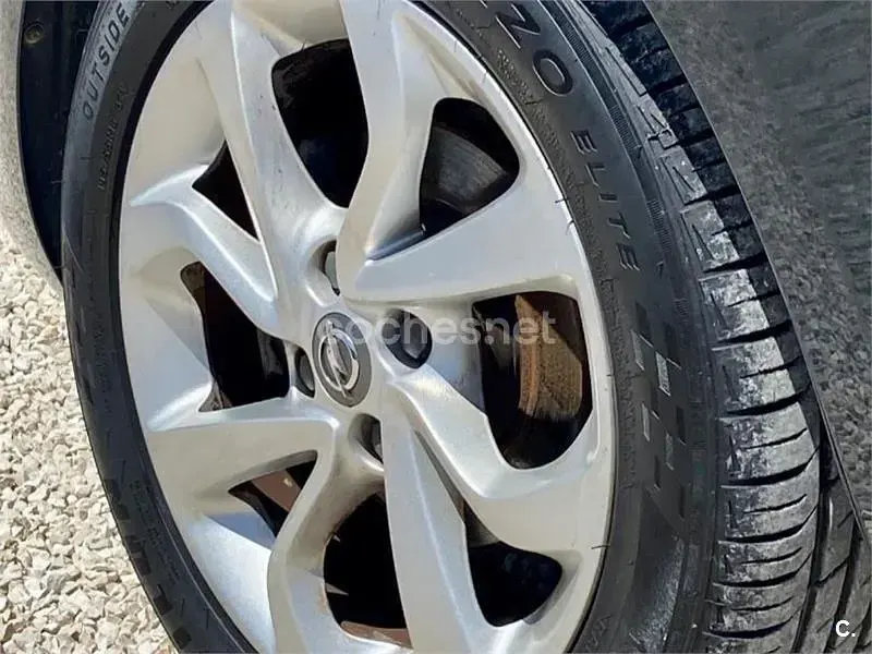 Usado Opel Corsa Selective 90 CV (66 kW) 2015 Verde Utilitario