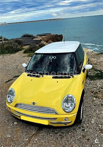 Usado Mini Cooper 115 CV (84 kW) 2002 Amarillo Utilitario