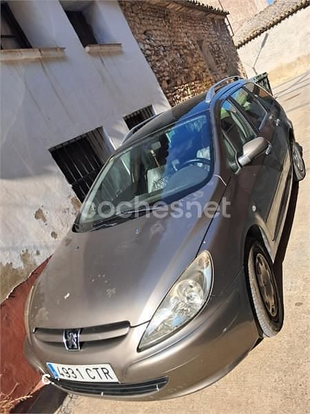 Usado Peugeot 307 110 CV (80 kW) 2004 Gris / plata Familiar