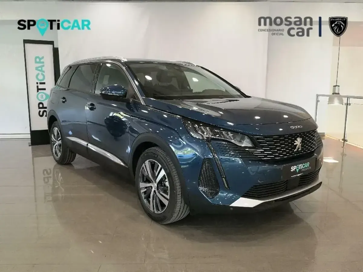 Usado Peugeot 5008 Allure 131 CV (96 kW) 2024 Azul SUV