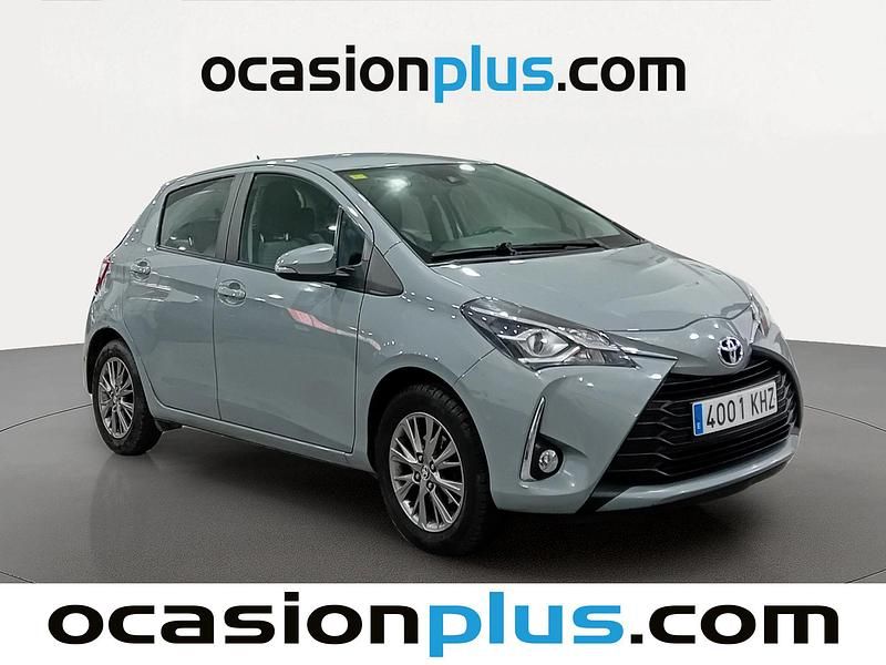 Usado Toyota Yaris Active 69 CV (50 kW) 2018 Gris Utilitario