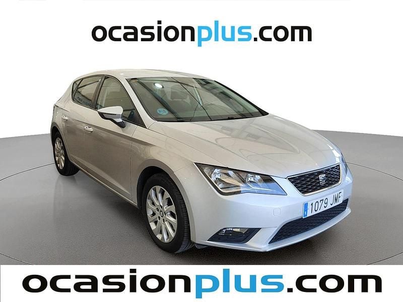 Usado Seat Leon Style 110 CV (80 kW) 2016 Gris plata Utilitario