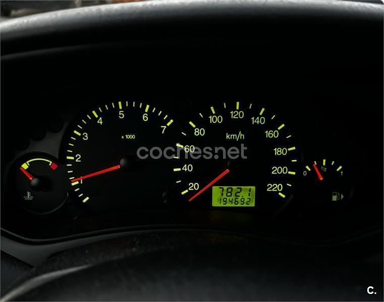 Käytetty Ford Focus Ambiente 100 HP (73 kW) 2002 Harmaa Sedan