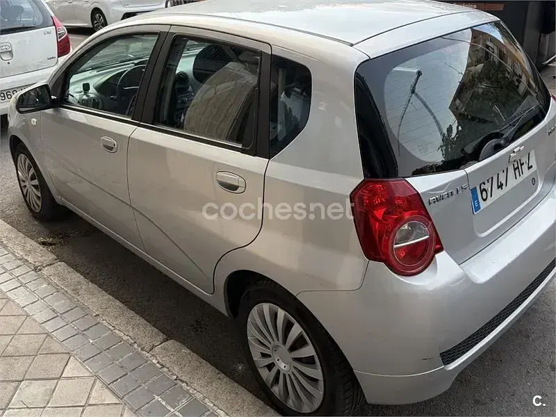 Usado Chevrolet Aveo LS 84 CV (61 kW) 2011 Gris / plata Berlina