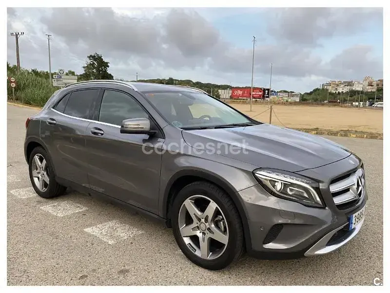 Usado Mercedes GLA200 Urban 136 CV (100 kW) 2015 Gris / plata SUV