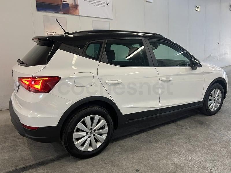 Usado Seat Arona Style Plus 110 CV (80 kW) 2021 Blanco SUV