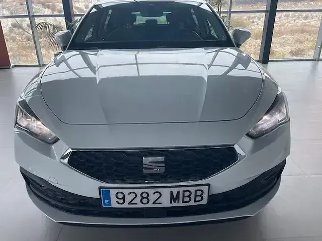 Usado Seat Leon Style 115 CV (84 kW) 2021 Blanco