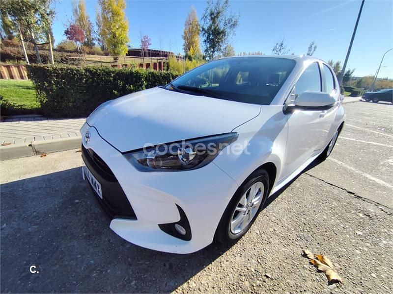 Blanco Usado 2024 Toyota Yaris Berlina | 17.490 € (Precio justo) - Imagen 1/4