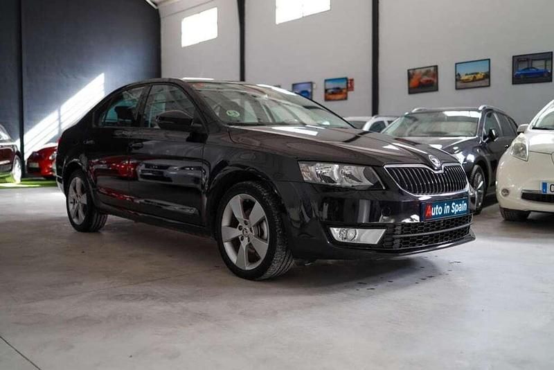Negro Usado 2014 Skoda Octavia Ambition Utilitario | 12.200 € (Precio justo) - Imagen 1/4