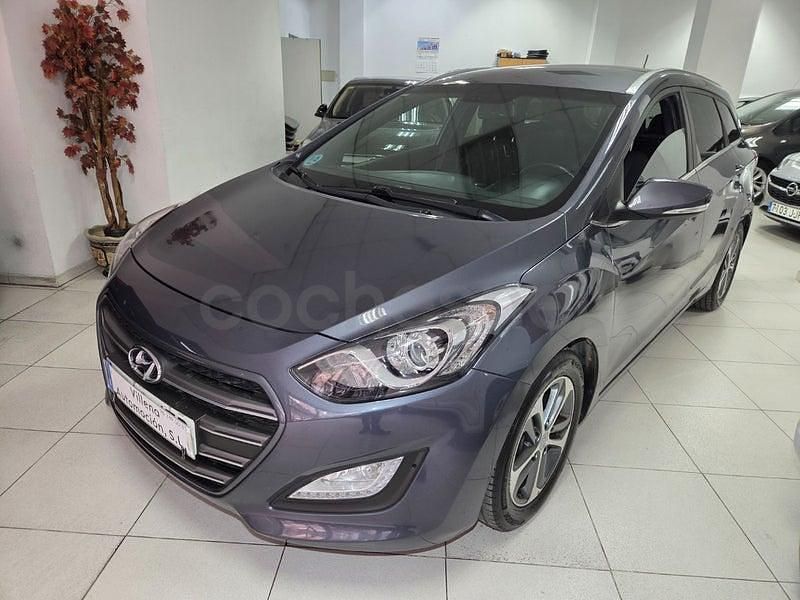 Usado Hyundai i30 GO! 110 CV (80 kW) 2017 Gris / plata Familiar