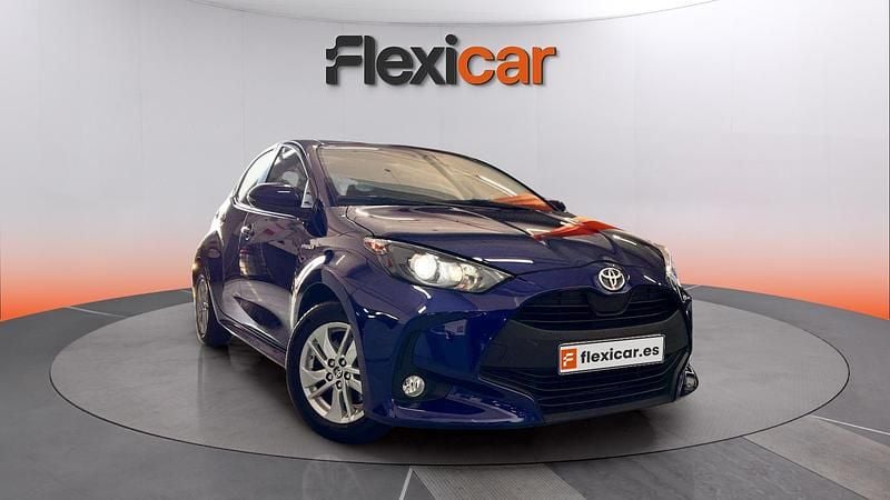 Usado Toyota Yaris Hybrid Active 116 CV (85 kW) 2021 Azul Berlina