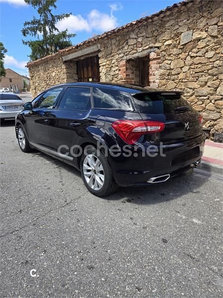 Usado DS Automobiles DS5 Design 181 CV (133 kW) 2017 Violeta / lila Utilitario