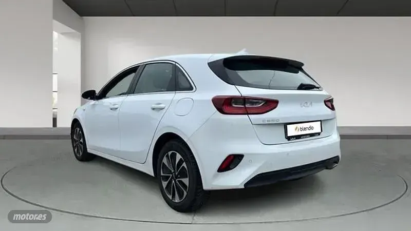 Usado Kia Ceed 100 CV (73 kW) 2024 Blanco Utilitario