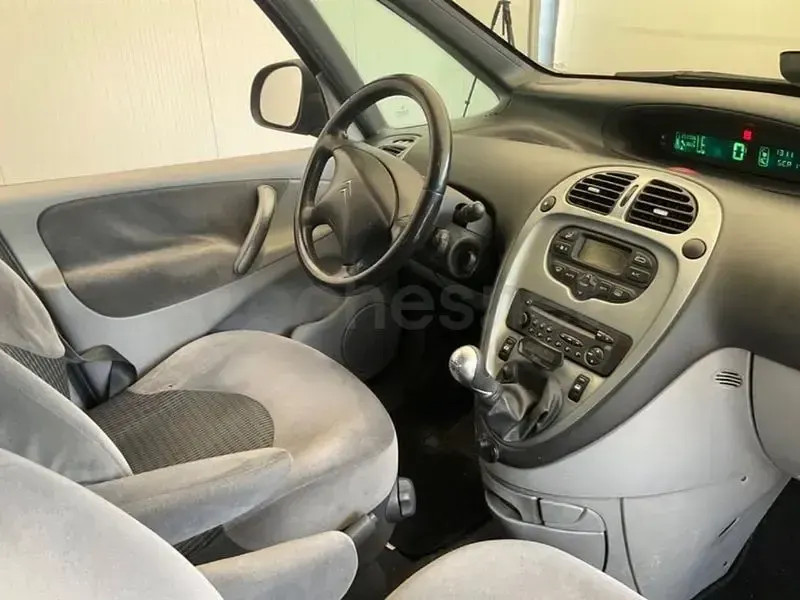 Usado Citroën Xsara Picasso 110 CV (80 kW) 2010 Beige Monovolumen