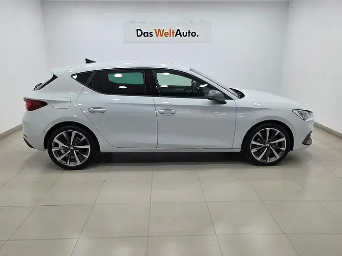 Nuevo Seat Leon FR 150 CV (110 kW) 2026 Blanco Berlina