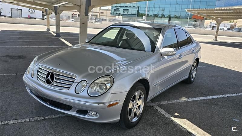 Gris / plata Usado 2006 Mercedes E220 Elegance Berlina | 9250 € (Un poco caro) - Imagen 1/4