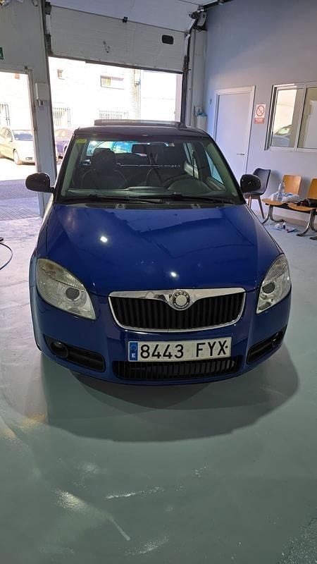 Usado Skoda Fabia Style 80 CV (58 kW) 2008 Azul Berlina