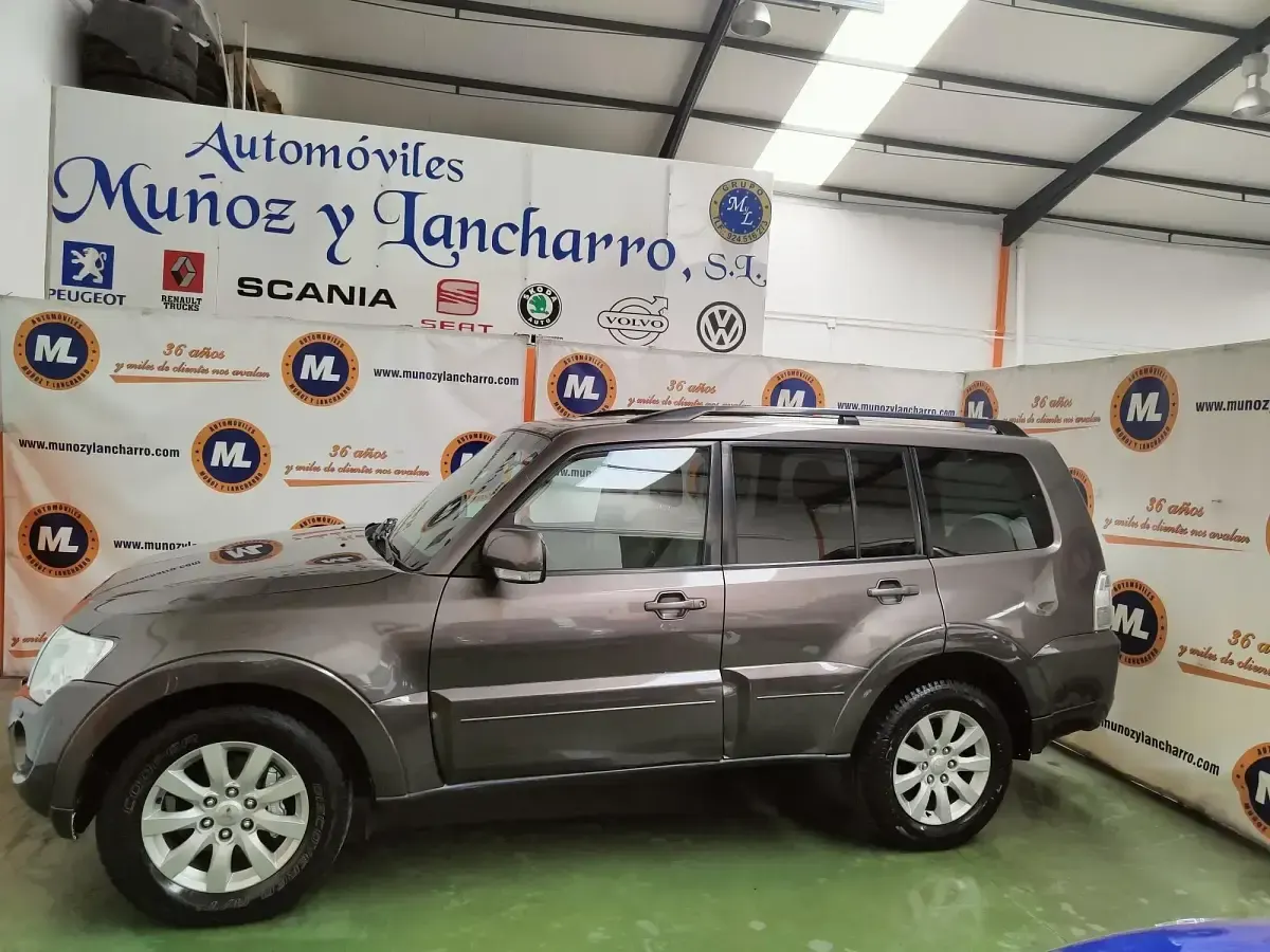Usado Mitsubishi Montero Motion 200 CV (147 kW) 2012 Marrón SUV