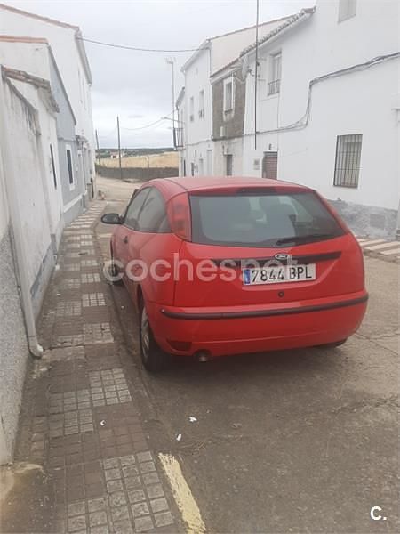 Usado Ford Focus Trend 115 CV (84 kW) 2001 Rojo Berlina