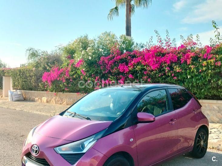 Violeta / lila Usado 2018 Toyota Aygo X-cite Utilitario | 12.500 € (Un poco caro) - Imagen 1/4