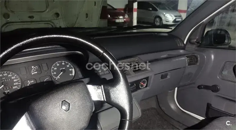 Usado Renault Clio 92 CV (67 kW) 1992 Blanco Utilitario