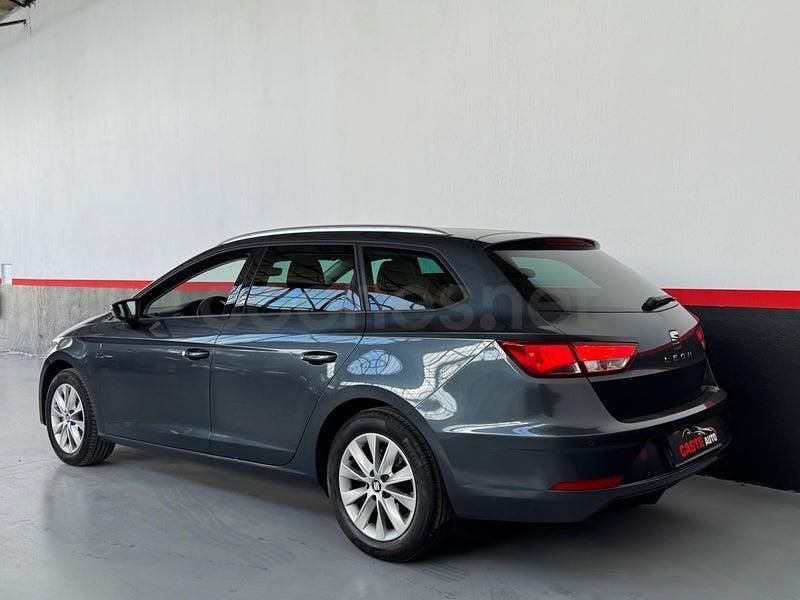 Usado Seat Leon Style 115 CV (84 kW) 2020 Gris / plata Familiar