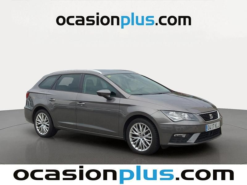 Usado Seat Leon Style Plus 115 CV (84 kW) 2018 Gris Monovolumen