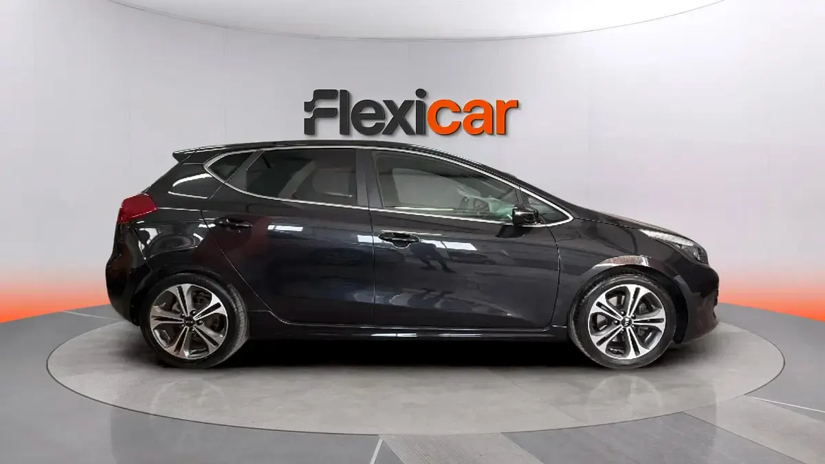 Usado Kia Ceed 136 CV (100 kW) 2018 Negro Utilitario