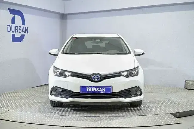 Usado Toyota Auris Hybrid 136 CV (100 kW) 2018 Blanco Utilitario