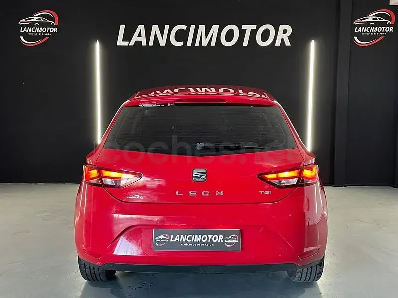 Usado Seat Leon Reference 110 CV (80 kW) 2017 Rojo Berlina