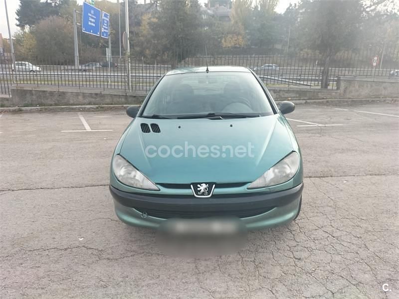 Usado Peugeot 206 75 CV (55 kW) 1998 Verde Berlina