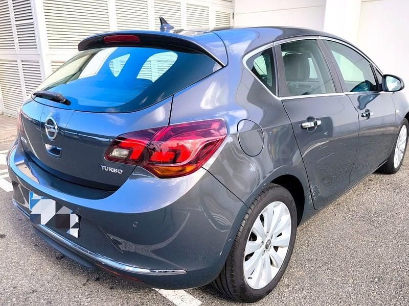 Usado Opel Astra Selective 140 CV (102 kW) 2012 Gris / plata Berlina