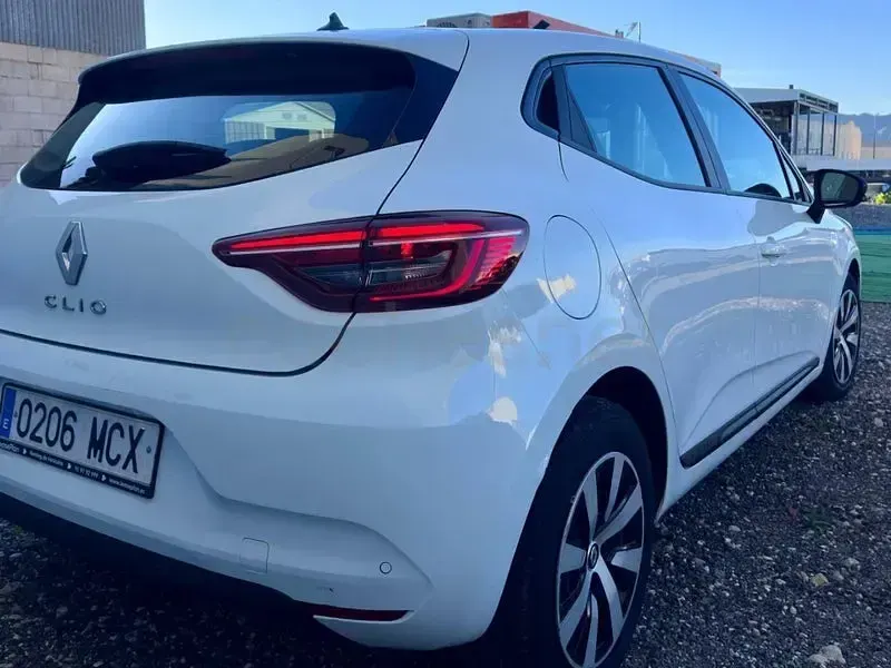 Usado Renault Clio V Techno 100 CV (73 kW) 2022 Blanco Berlina