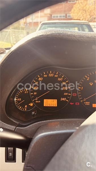 Usado Toyota Avensis Executive 116 CV (85 kW) 2005 Azul Familiar