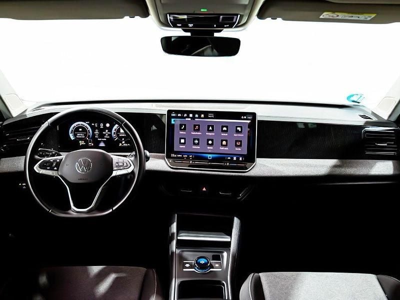 Usado VW Tiguan 131 CV (96 kW) 2024 Verde SUV