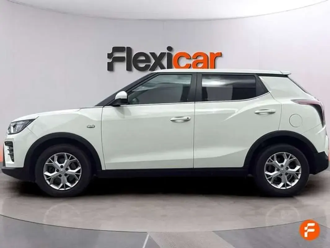 Usado SsangYong Tivoli 163 CV (119 kW) 2024 Beige SUV