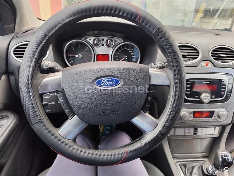 Usado Ford Focus Titanium 136 CV (100 kW) 2008 Azul Berlina